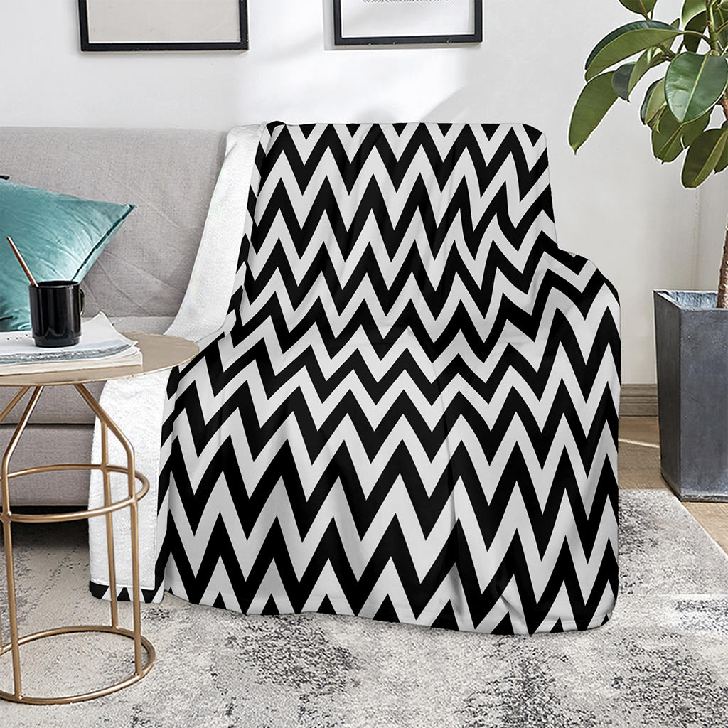 Black And White Zigzag Pattern Print Blanket