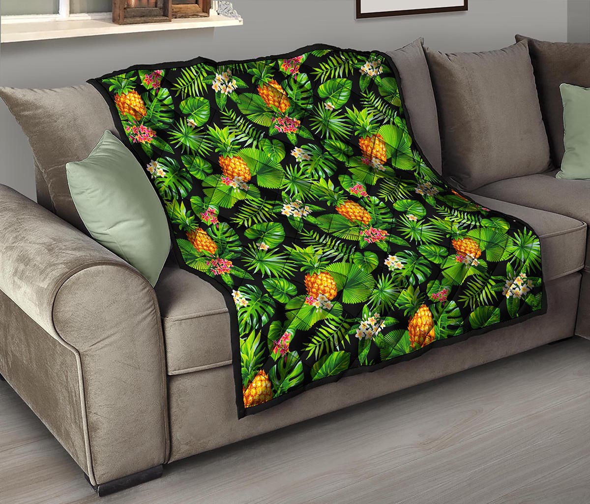 Black Hawaiian Pineapple Pattern Print Quilt