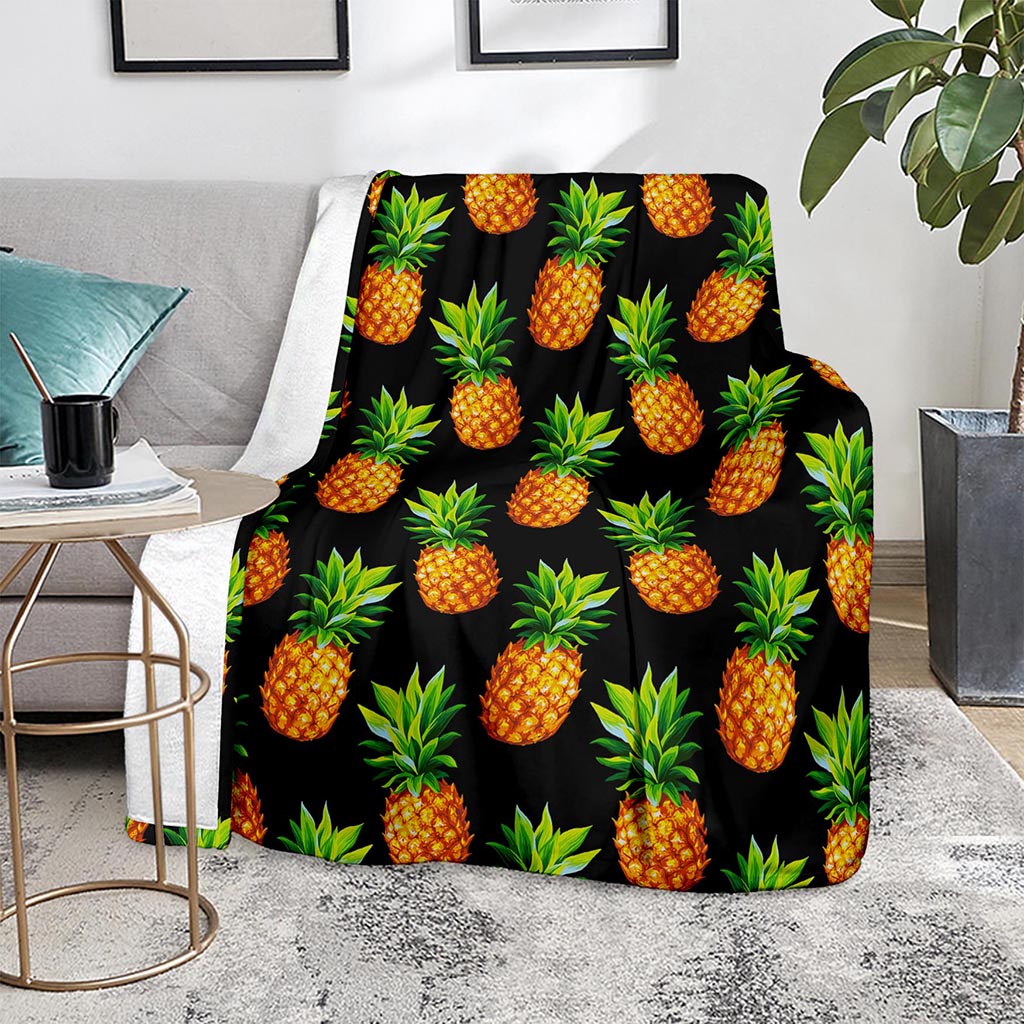 Black Pineapple Pattern Print Blanket