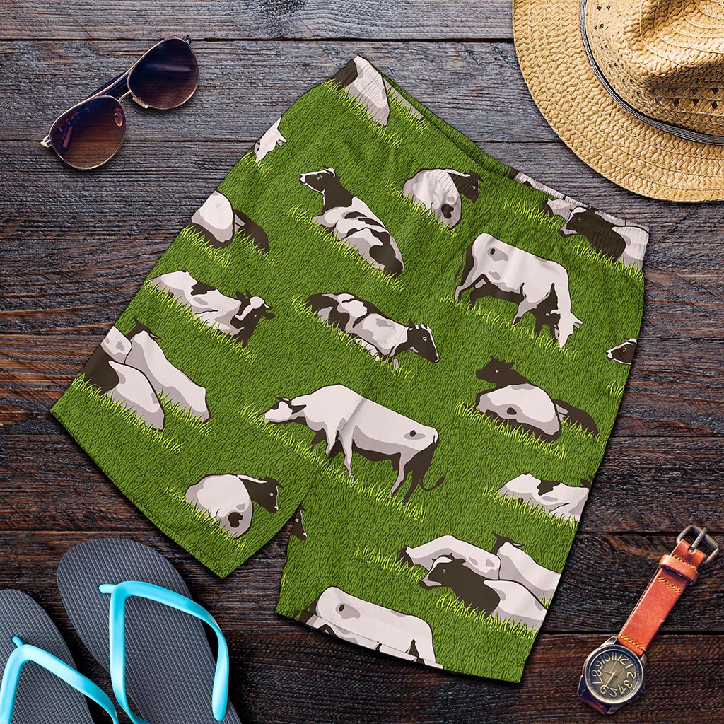 Cow On Green Grass Pattern Print Men's Shorts