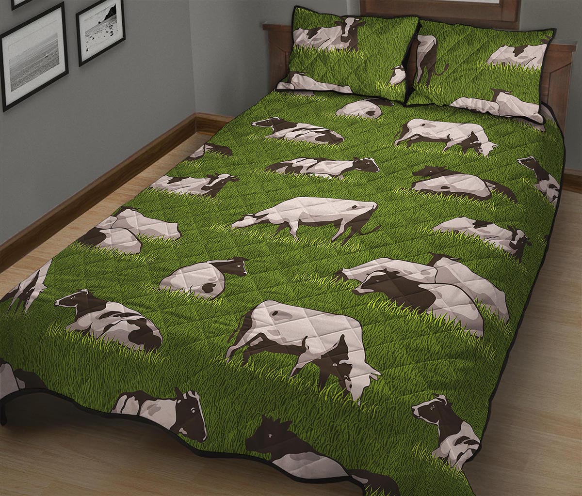 Cow On Green Grass Pattern Print Quilt Bed Set