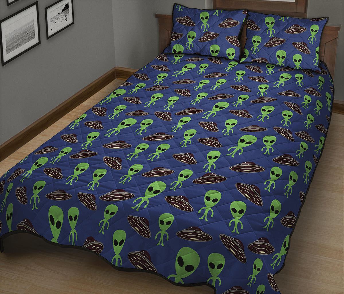 Cute Green Alien UFO Print Quilt Bed Set