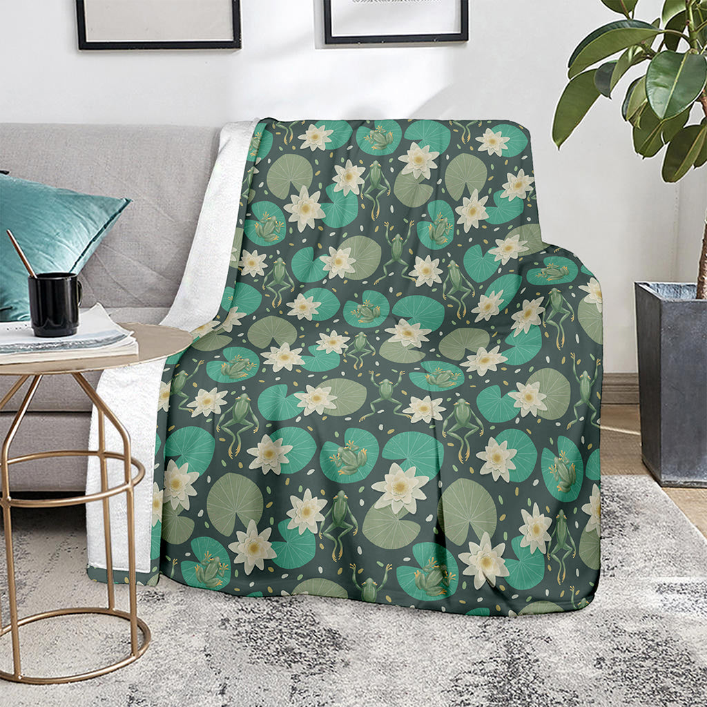 Frogs And Water Lilies Pattern Print Blanket
