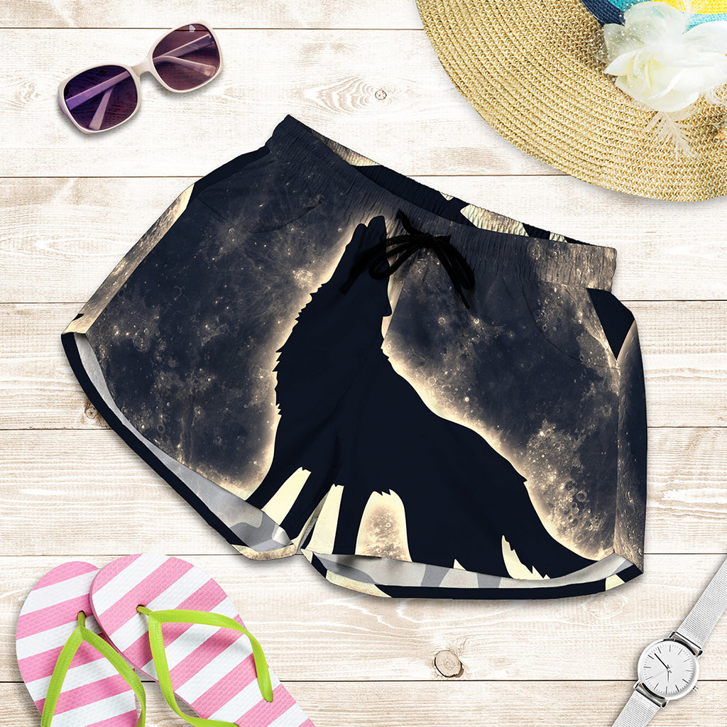 Full Moon Howling Wolf Print Women's Shorts