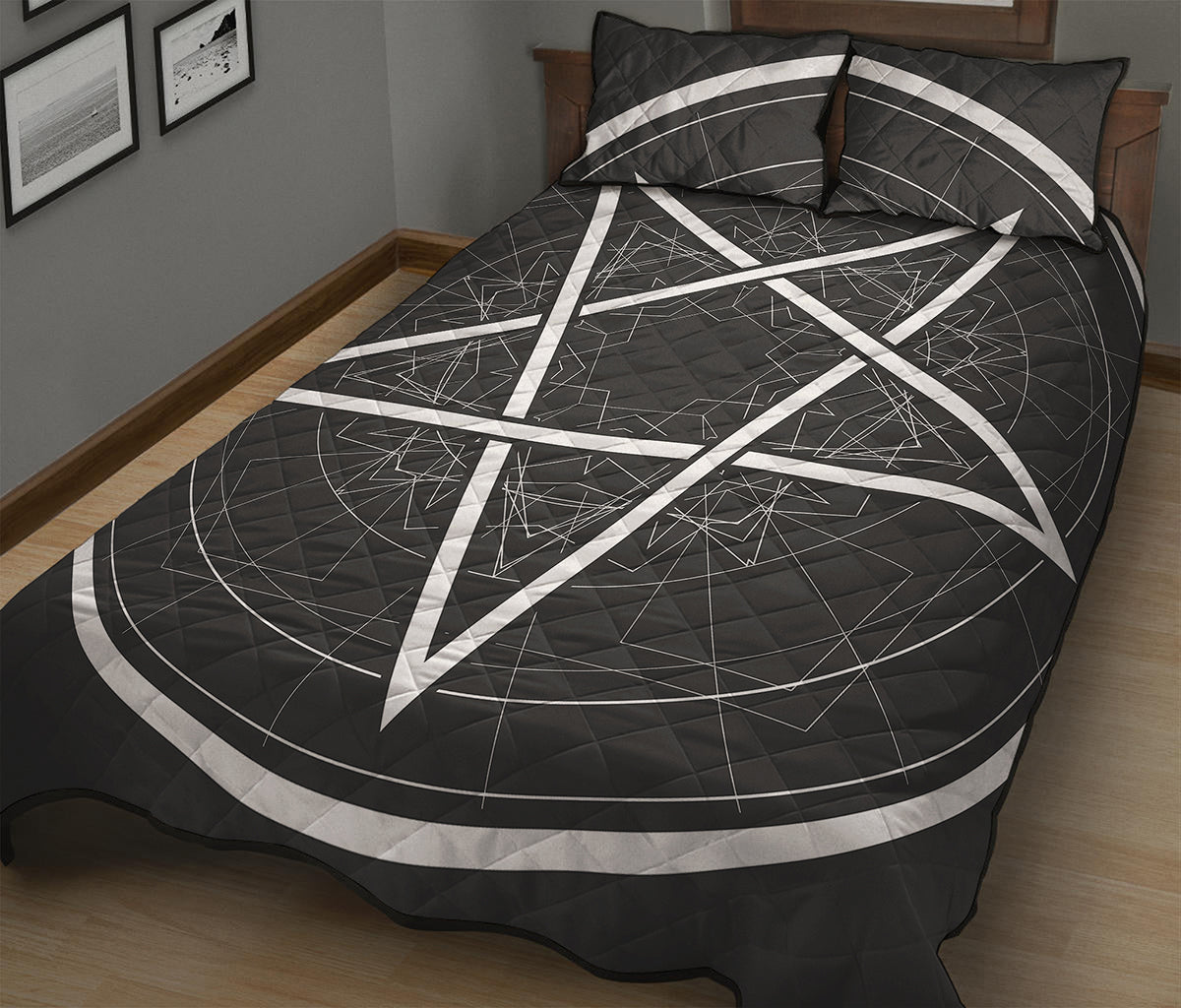 Geometric Inverted Pentagram Print Quilt Bed Set