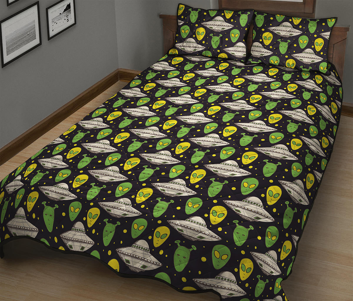 Green Alien UFO Space Print Quilt Bed Set