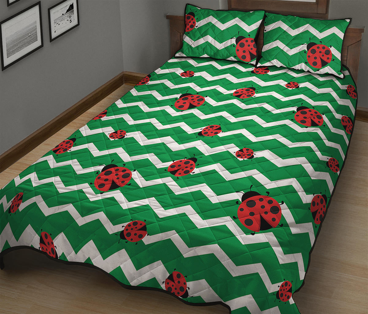 Green Zigzag Ladybird Pattern Print Quilt Bed Set