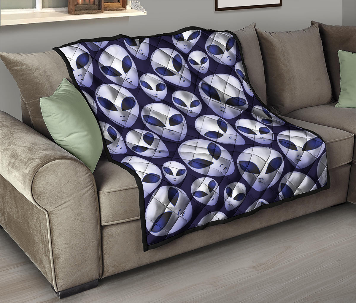 Grey Alien Face Pattern Print Quilt