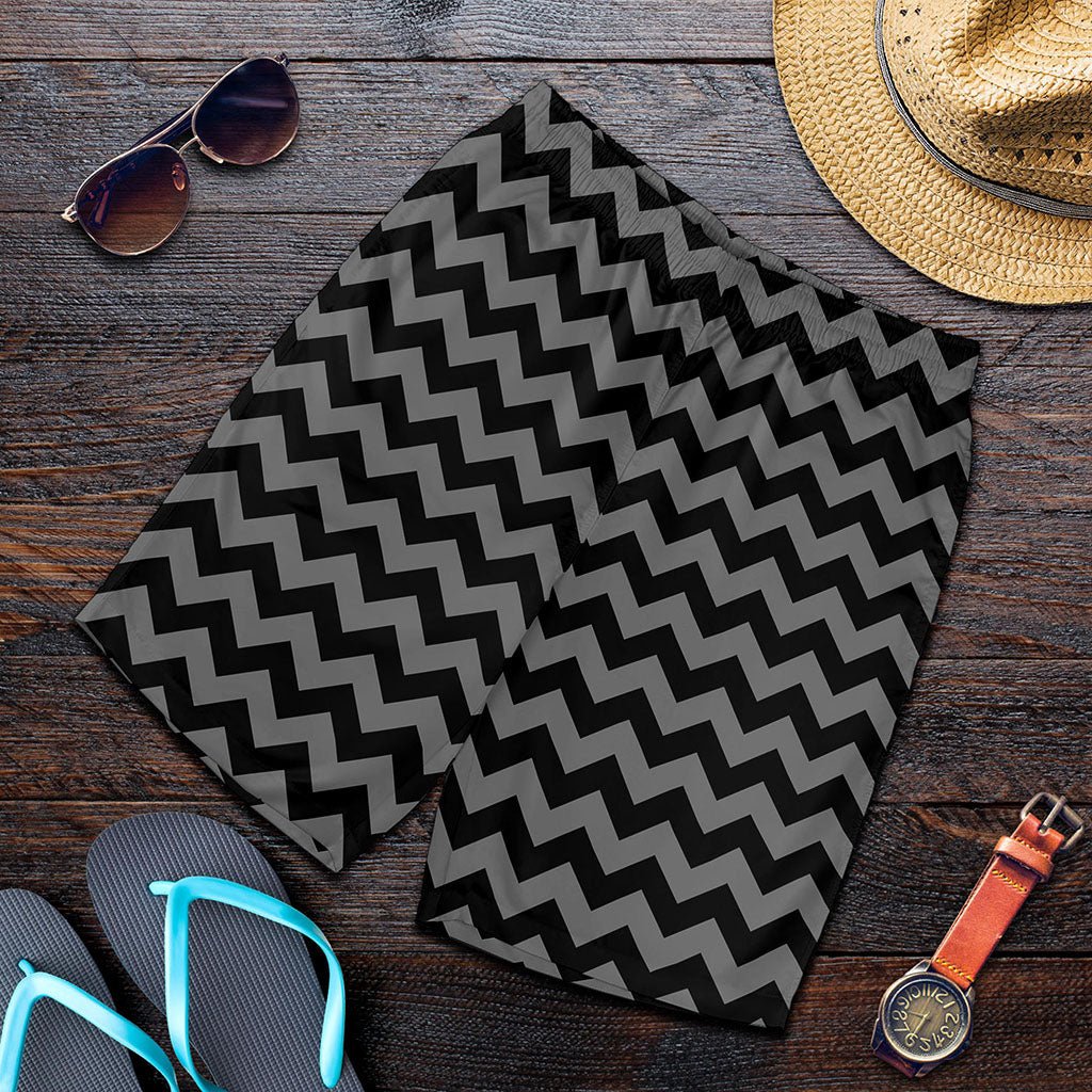 Grey And Black Chevron Pattern Print Men's Shorts