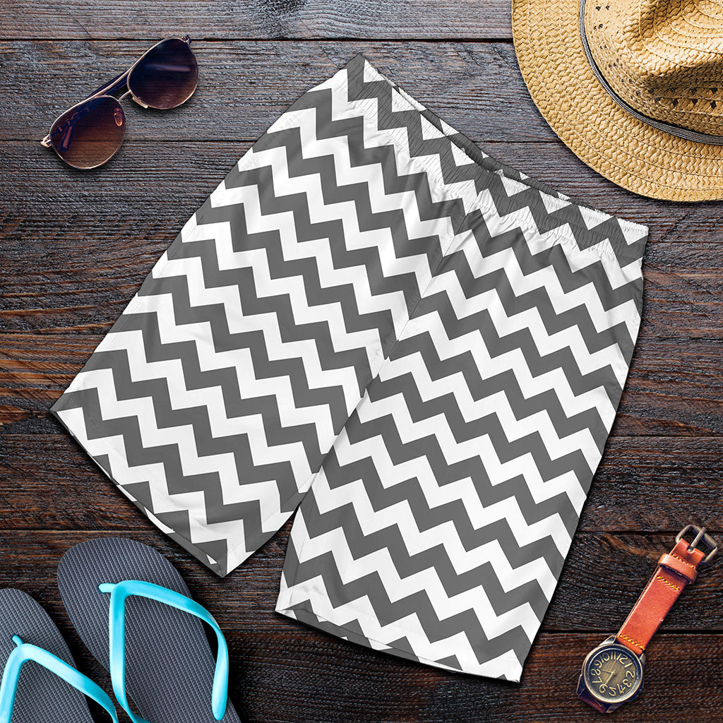 Grey And White Chevron Pattern Print Men's Shorts