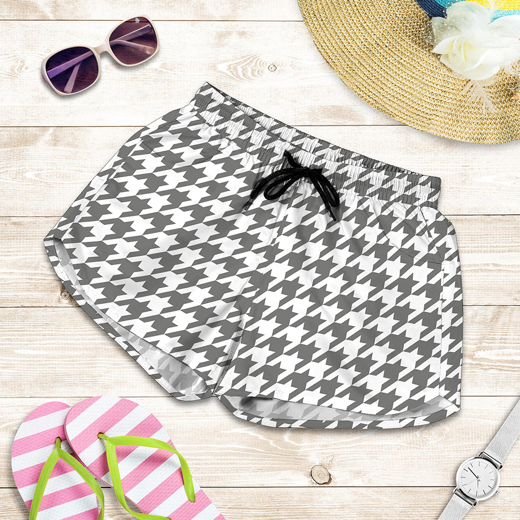 Grey And White Houndstooth Pattern Print Women's Shorts
