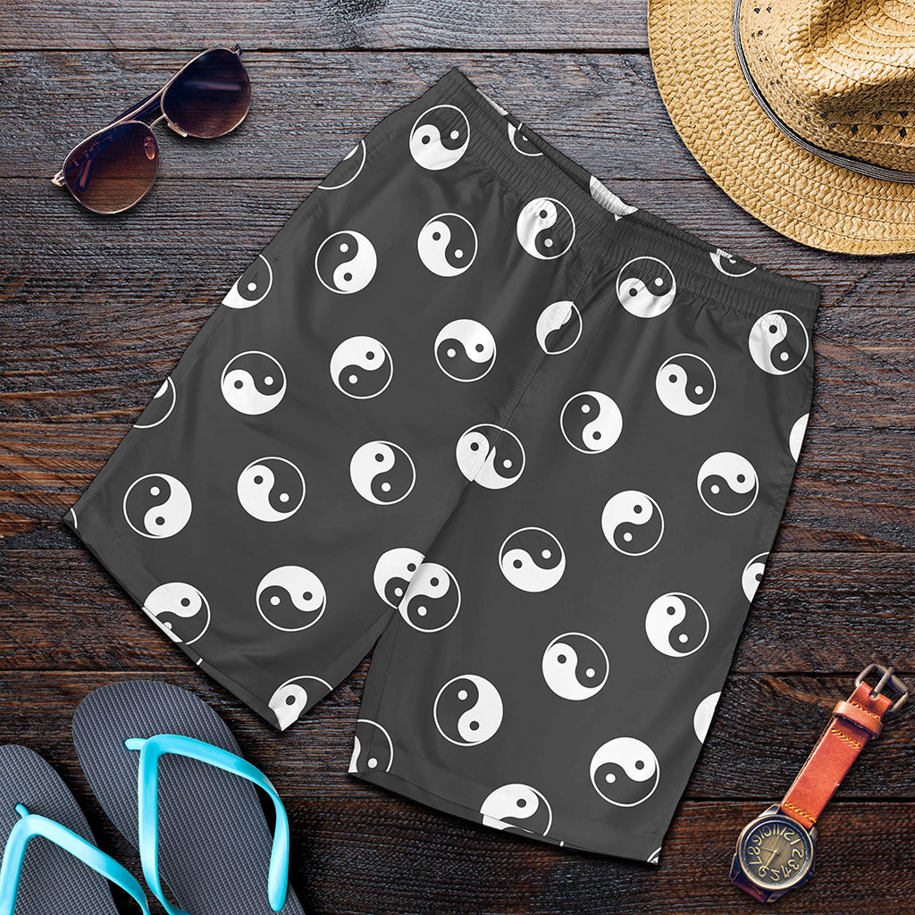 Grey And White Yin Yang Pattern Print Men's Shorts