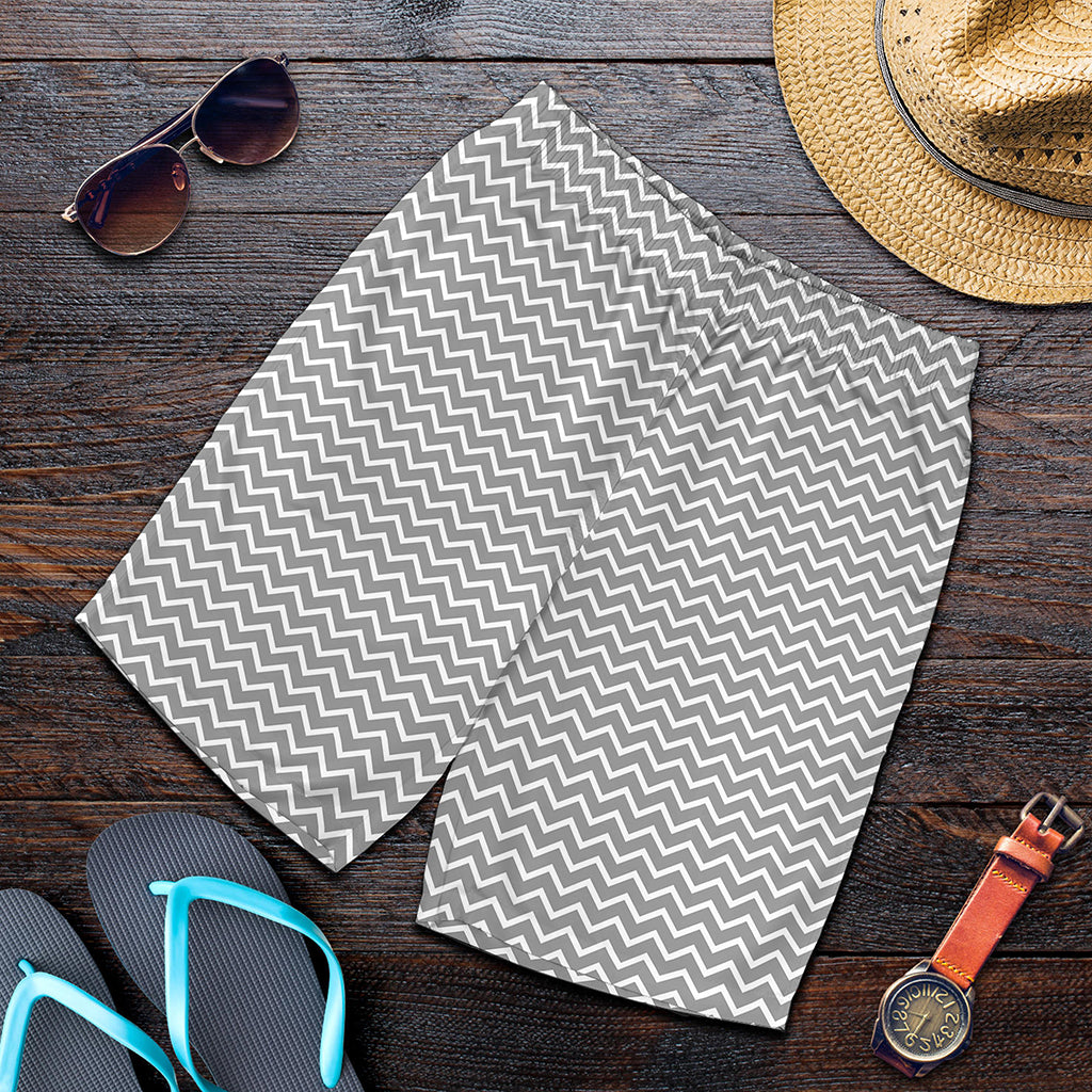 Grey And White Zigzag Pattern Print Men's Shorts