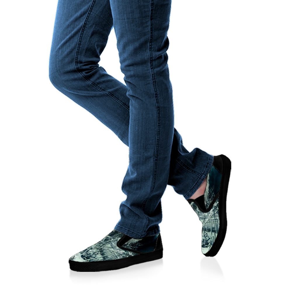 Howling Snowy Wolf Painting Print Black Slip On Shoes