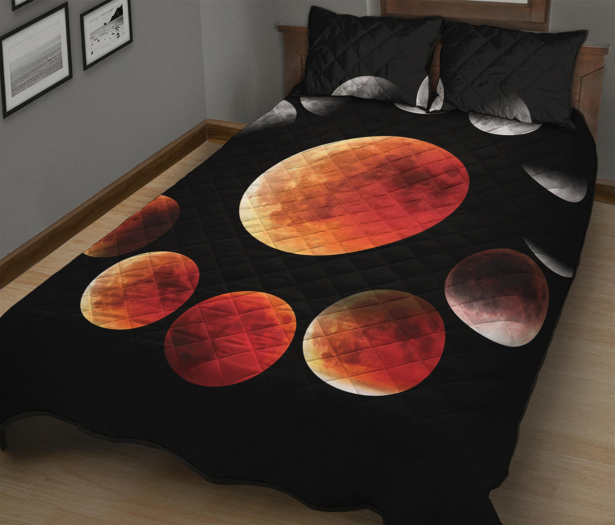 Lunar Eclipse Cycle Print Quilt Bed Set