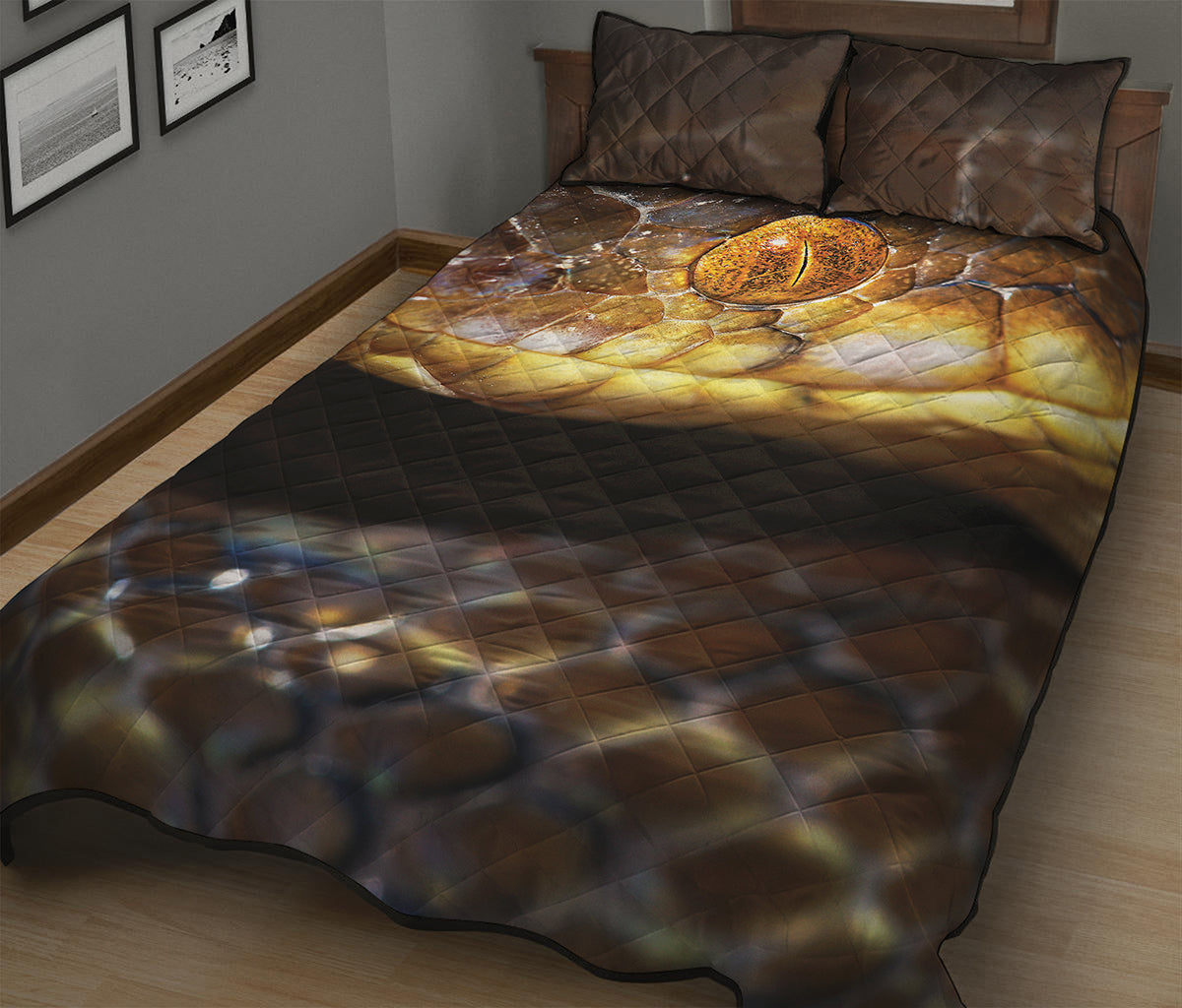 Malagasy Cat Eyed Snake Print Quilt Bed Set