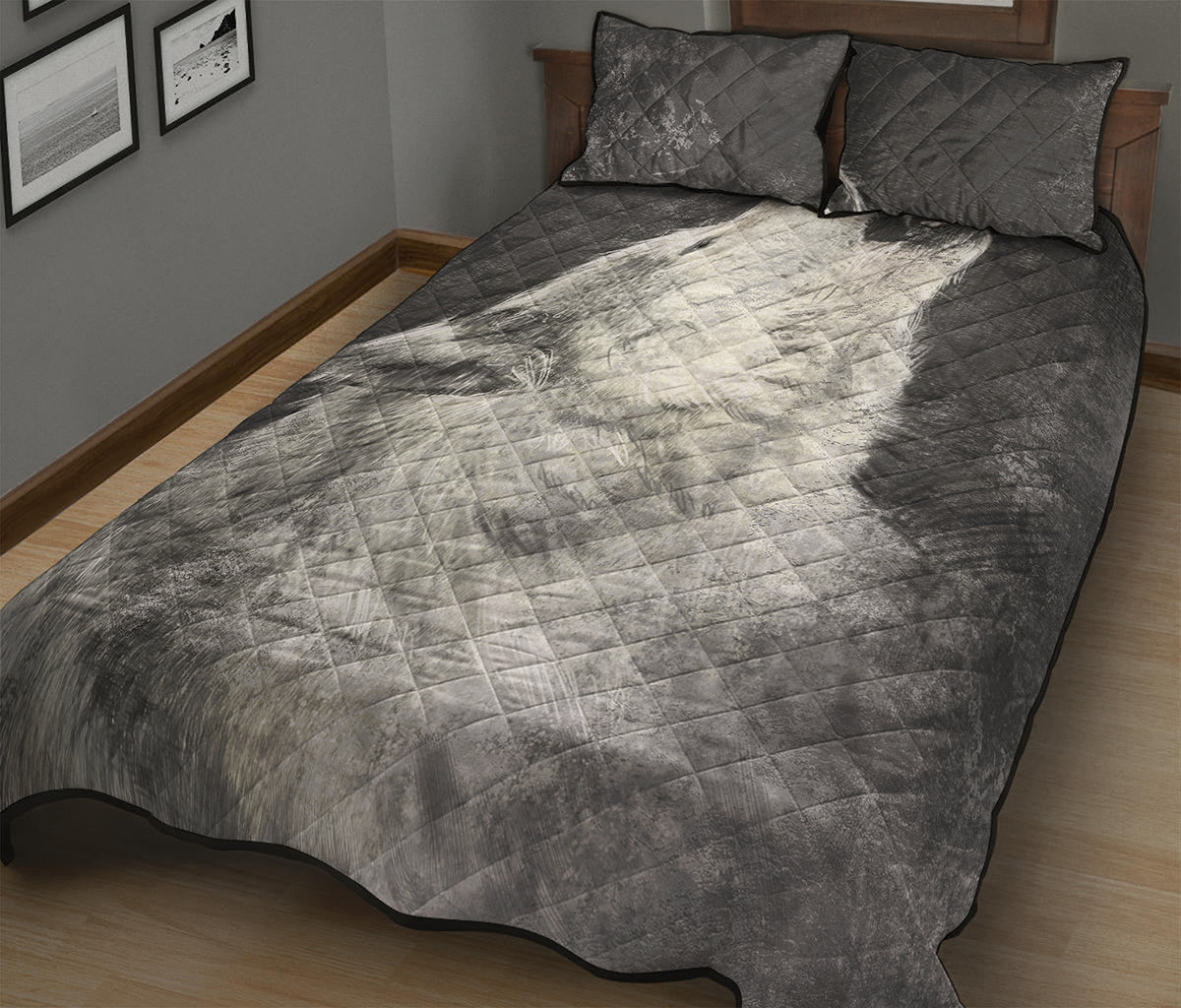 Monochrome Howling Wolf Print Quilt Bed Set