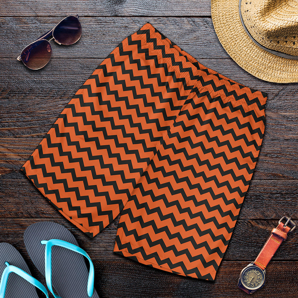 Orange Halloween Chevron Pattern Print Men's Shorts