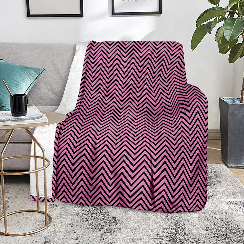 Pink And Black Zigzag Pattern Print Blanket