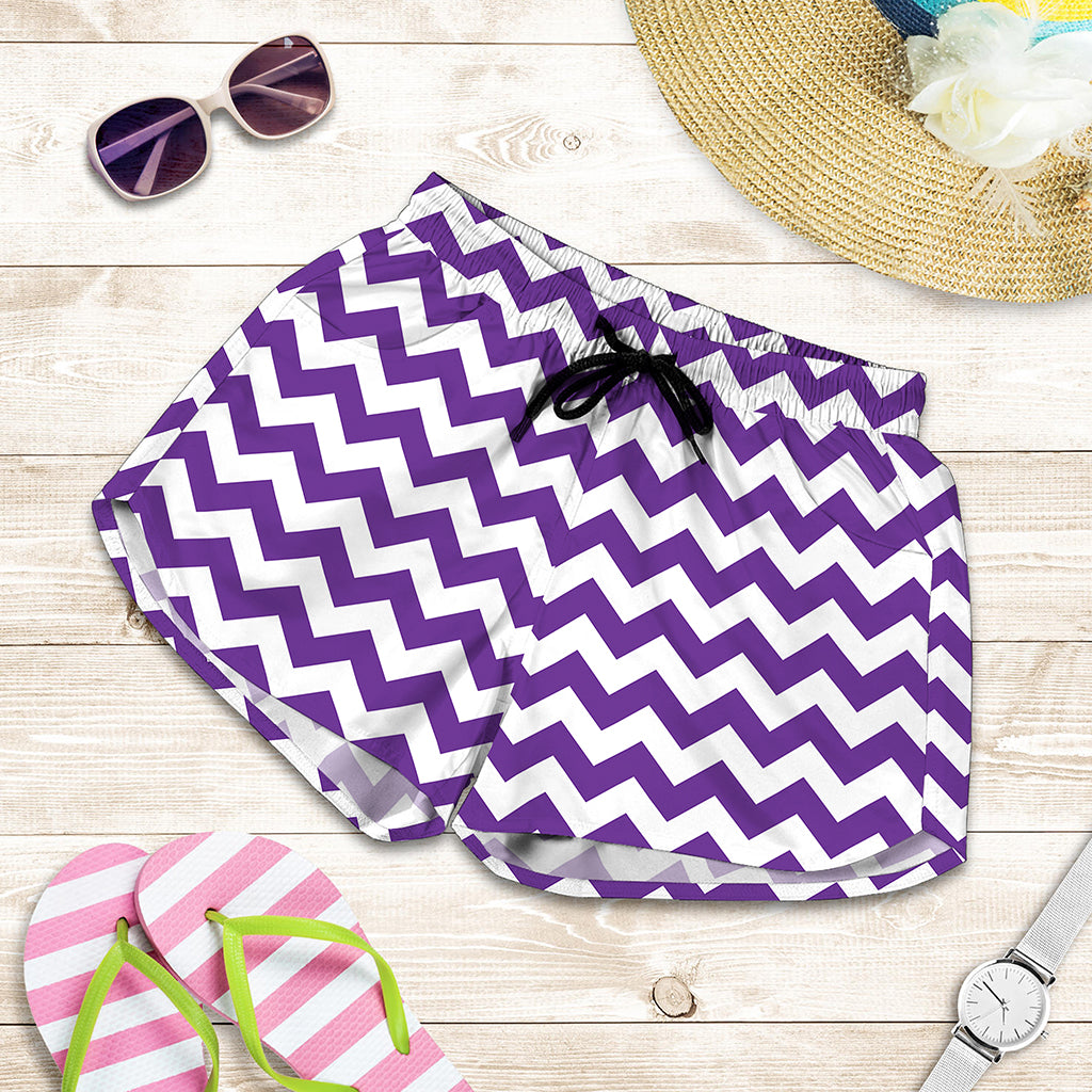 Purple And White Chevron Pattern Print Women's Shorts