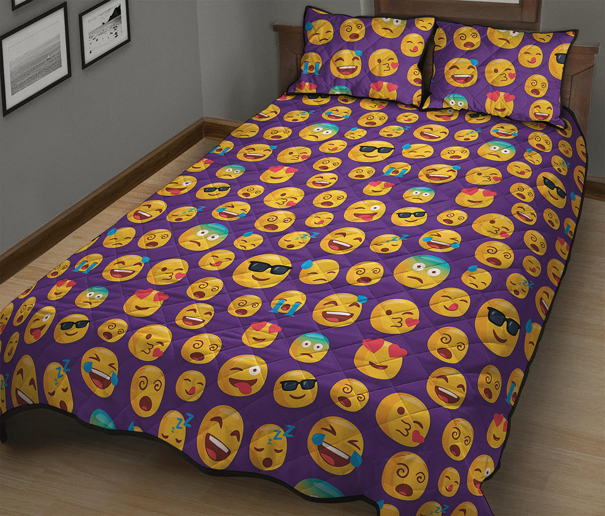 Purple Emoji Pattern Print Quilt Bed Set