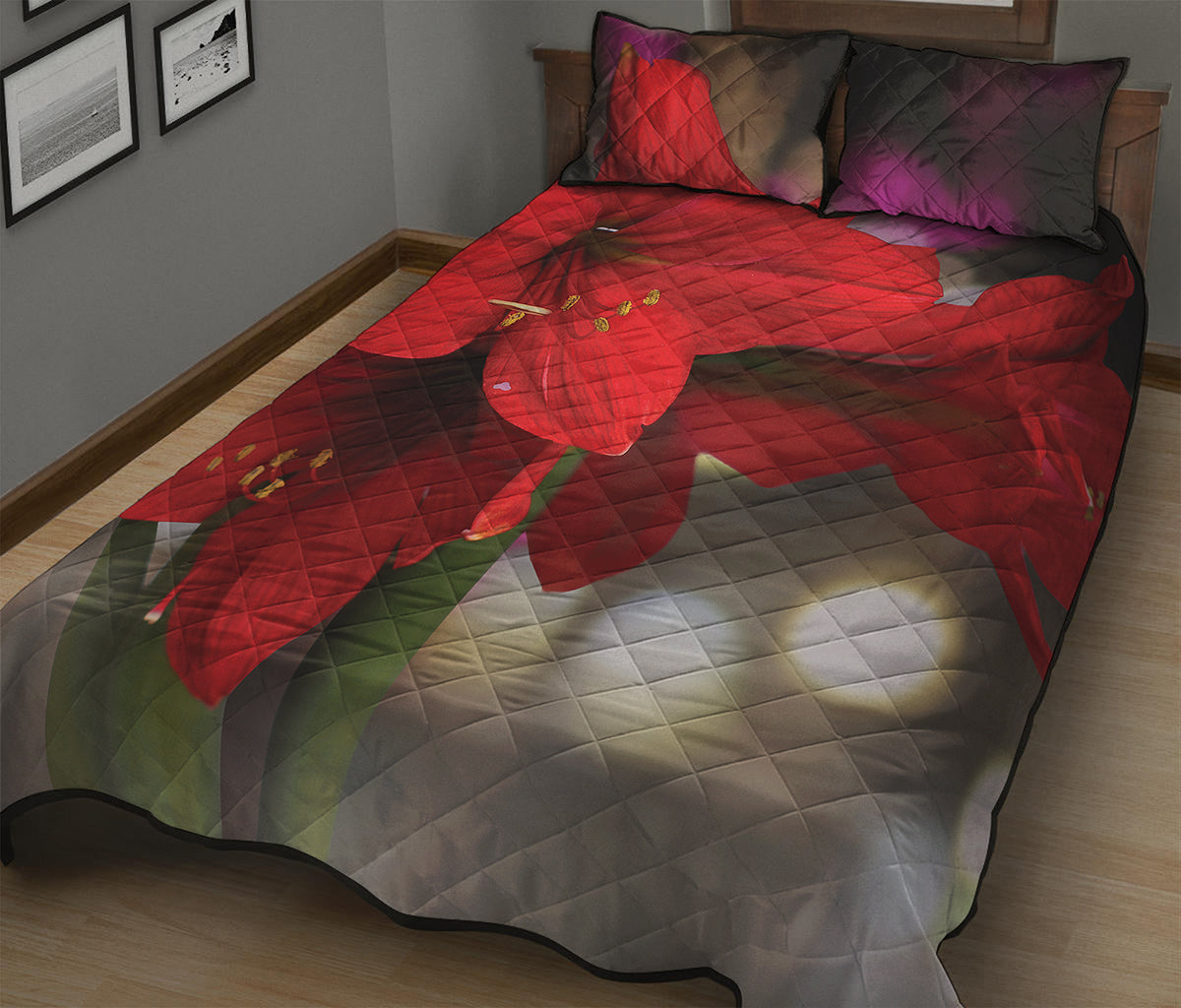 Red Amaryllis Print Quilt Bed Set