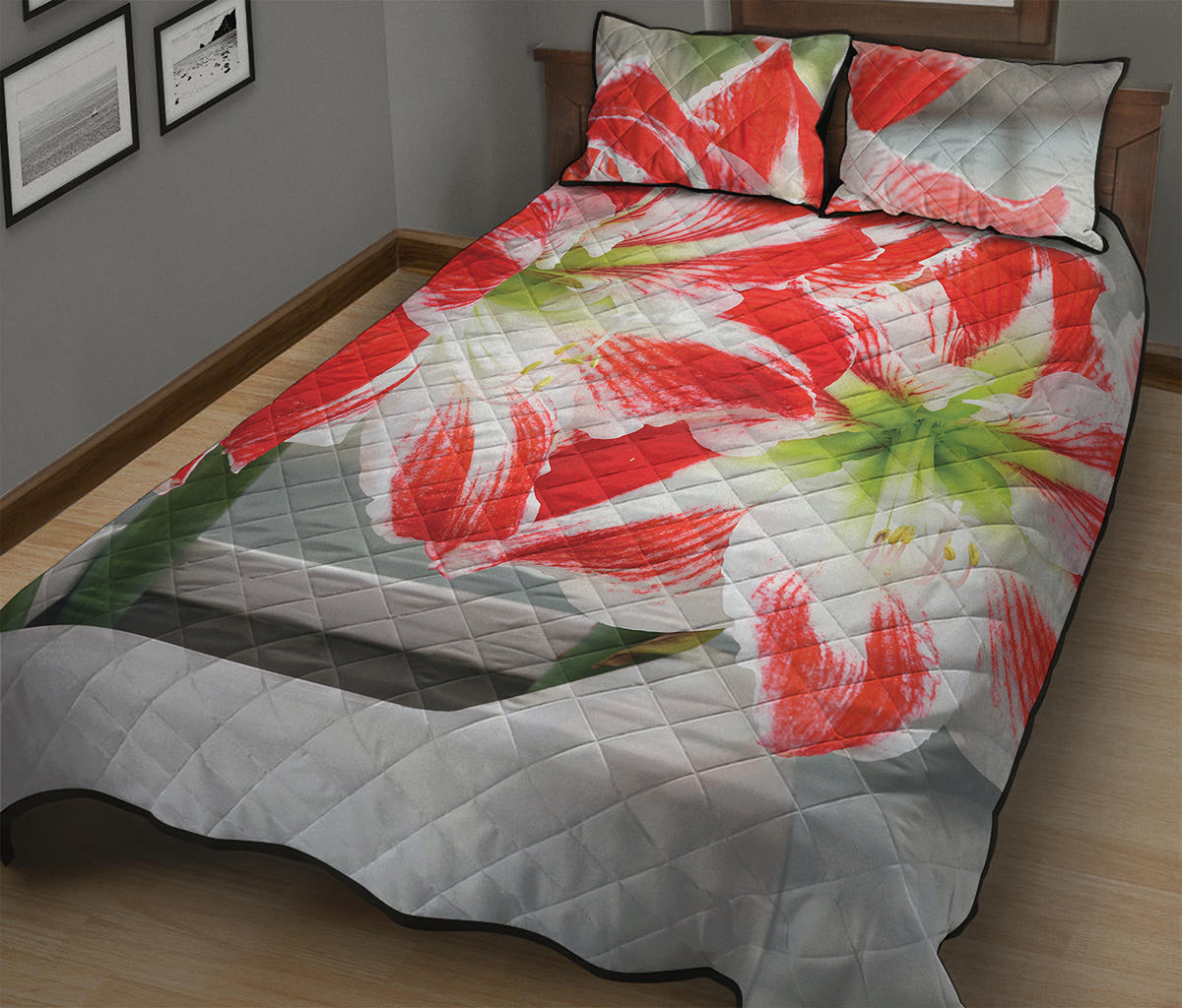 Red And White Amaryllis Print Quilt Bed Set