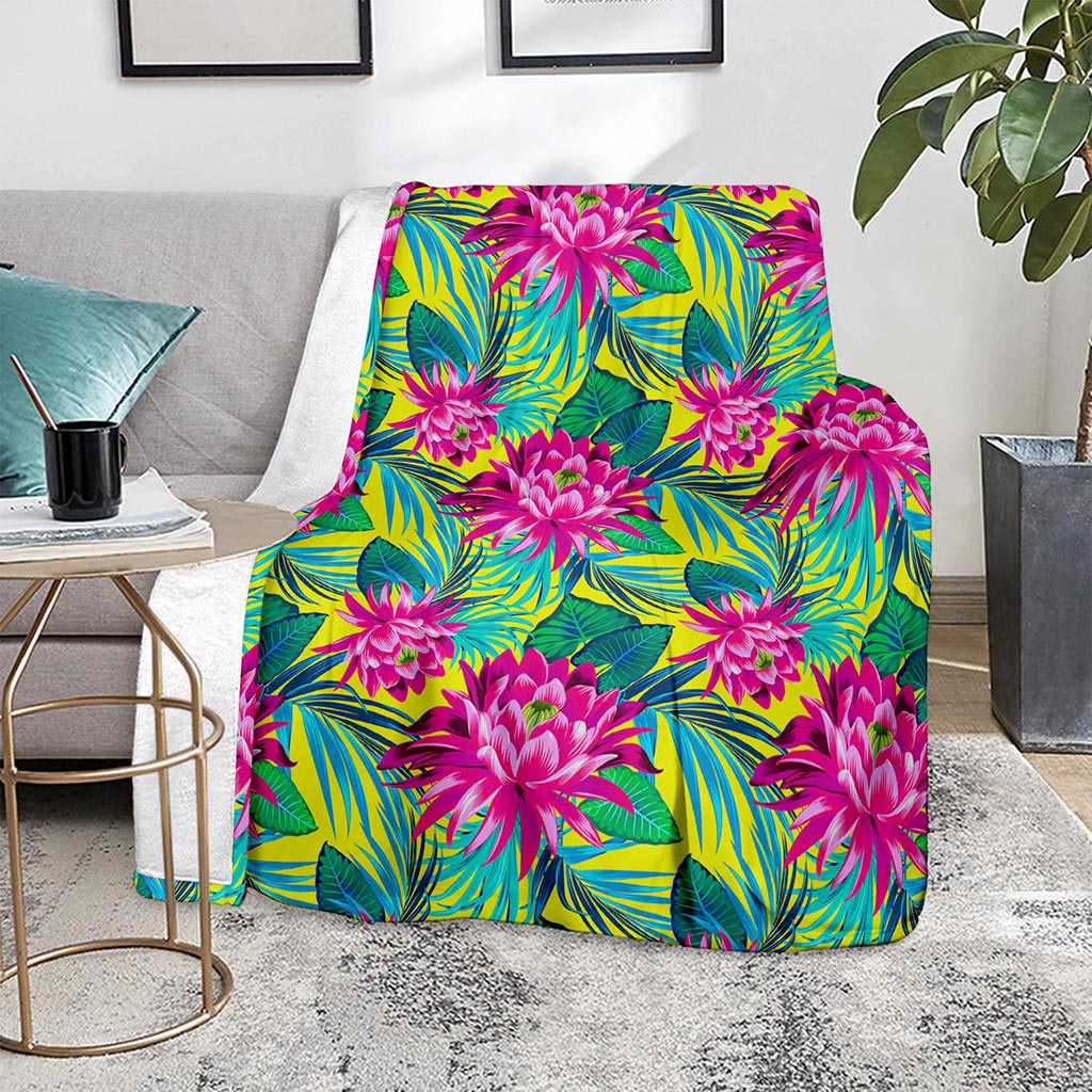 Tropical Lotus Pattern Print Blanket