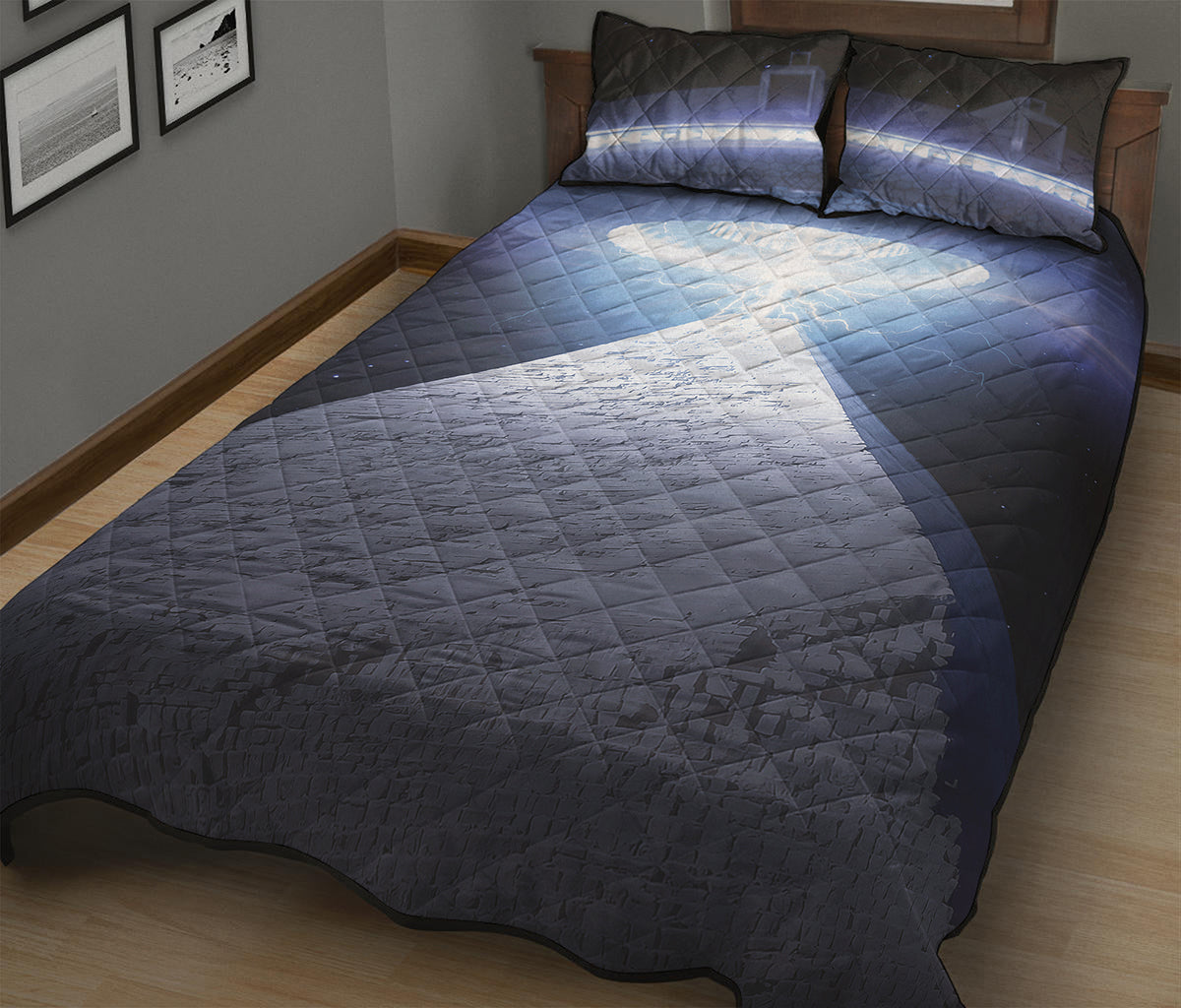 UFO Pyramid Print Quilt Bed Set