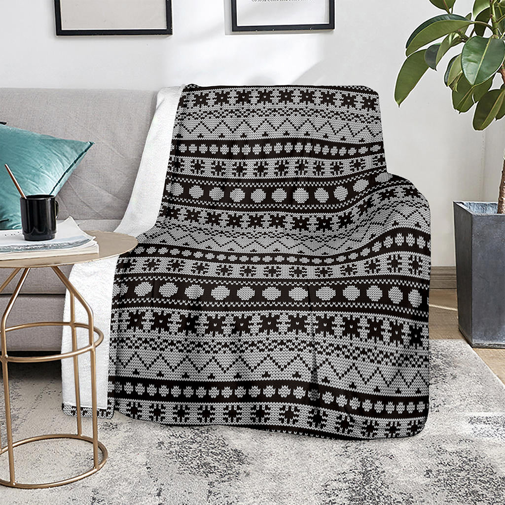 White And Black Knitted Pattern Print Blanket