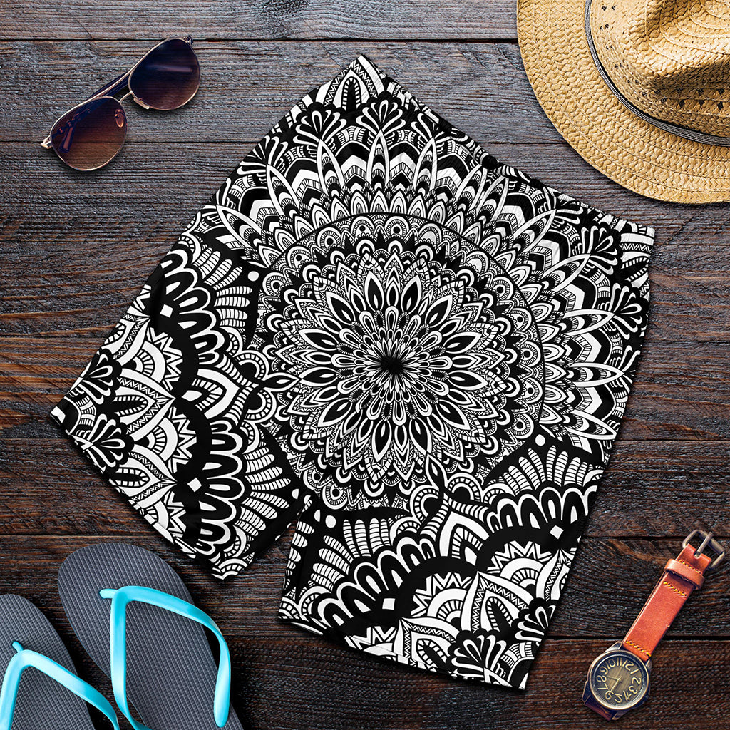 White And Black Mandala Print Men's Shorts