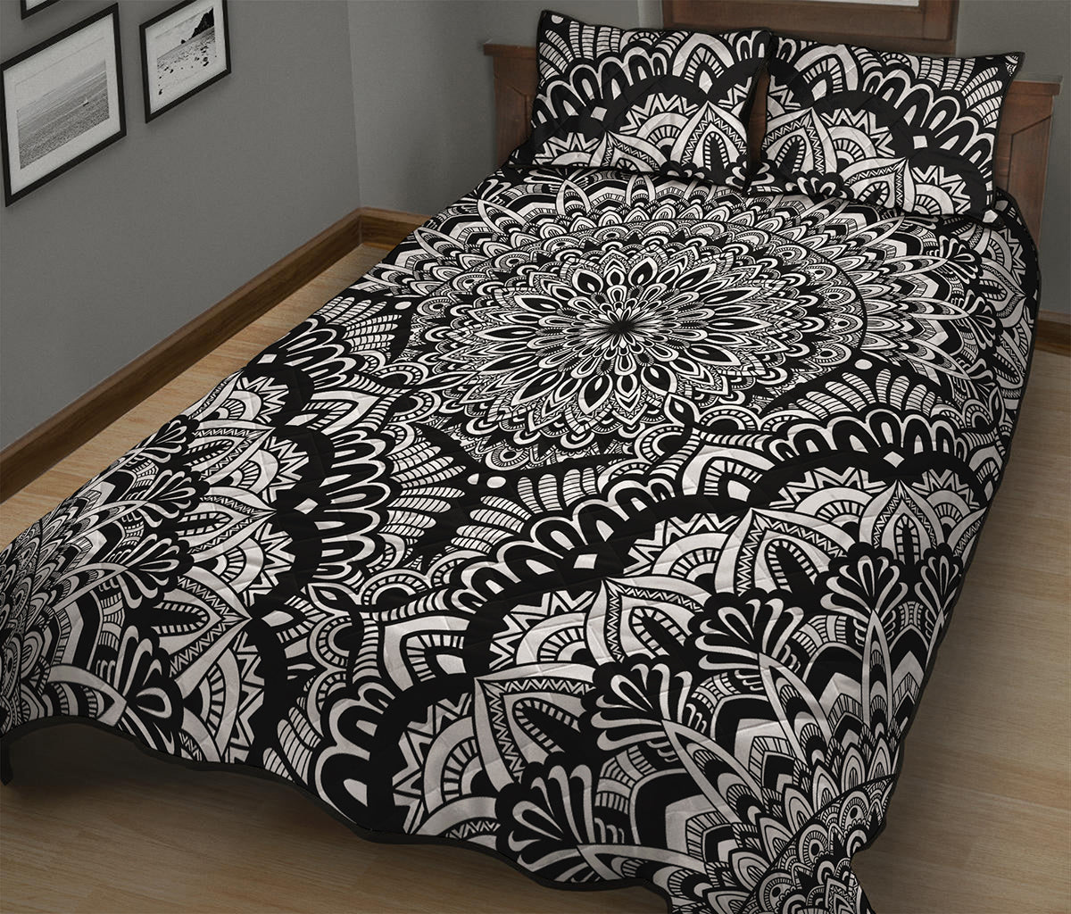 White And Black Mandala Print Quilt Bed Set