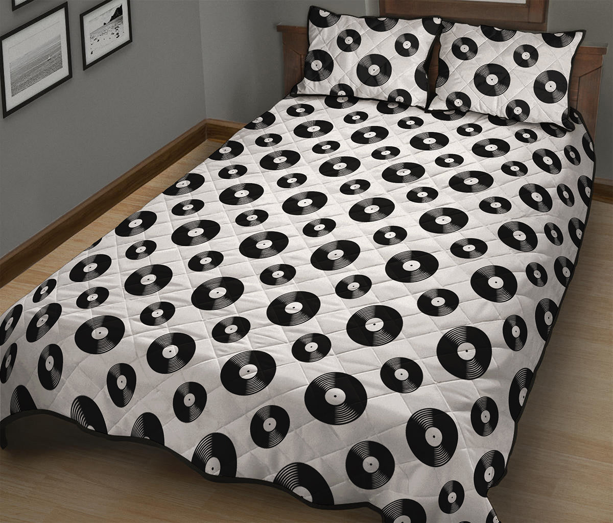 White And Black Vinyl Pattern Print Quilt Bed Set
