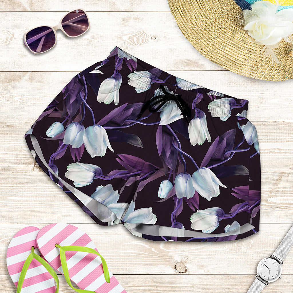 White And Purple Tulip Pattern Print Women's Shorts