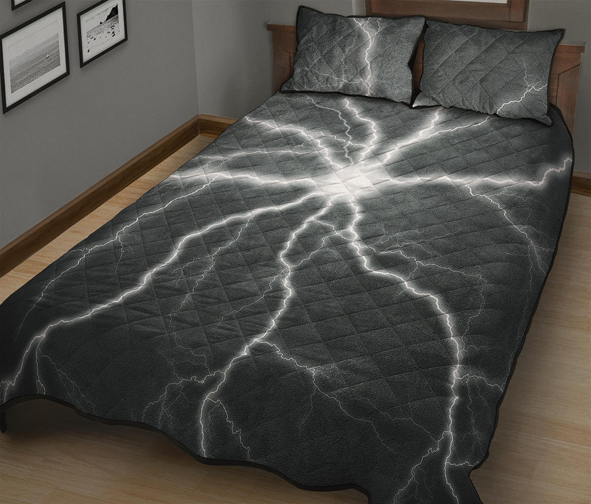 White Lightning Print Quilt Bed Set