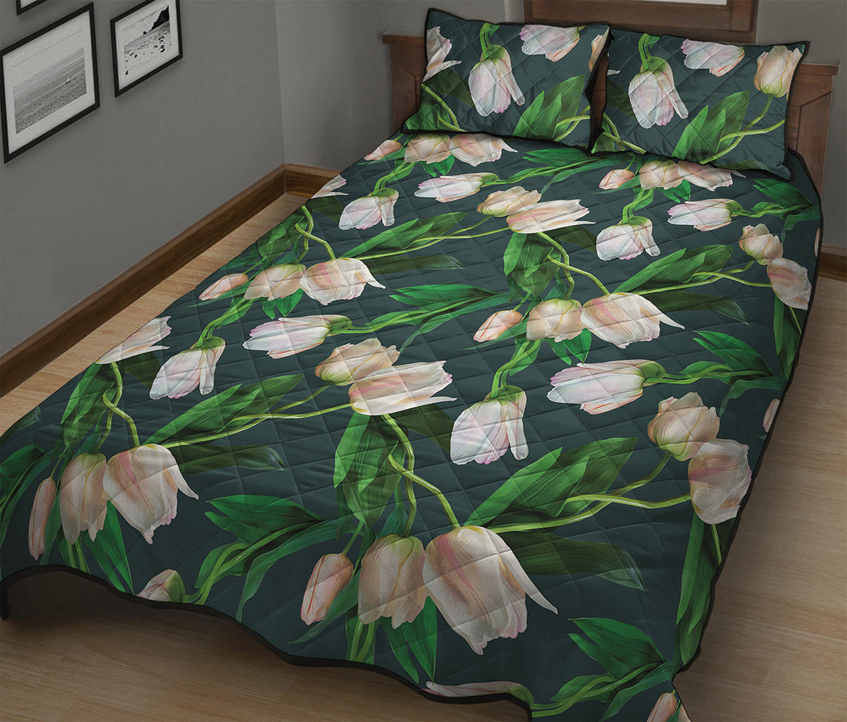White Tulip Pattern Print Quilt Bed Set