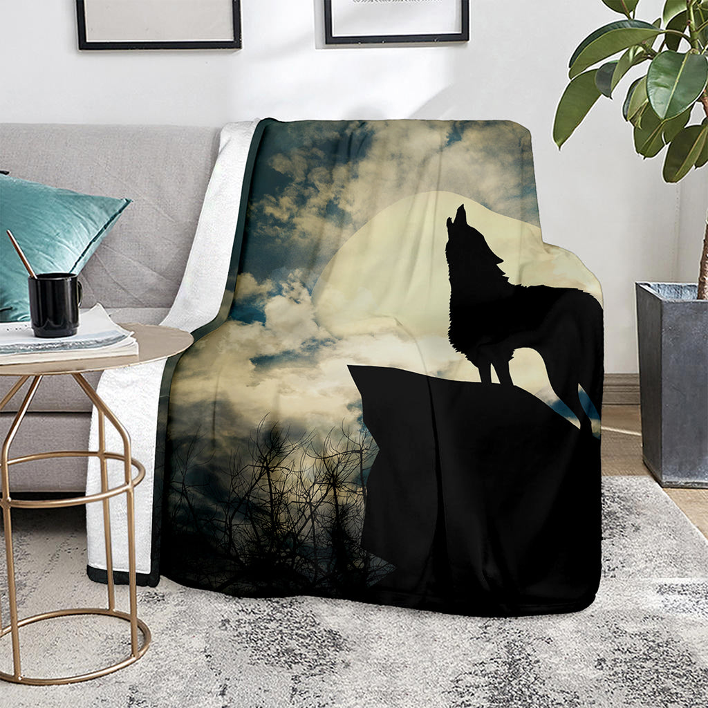 Wolf Howling At The Full Moon Print Blanket