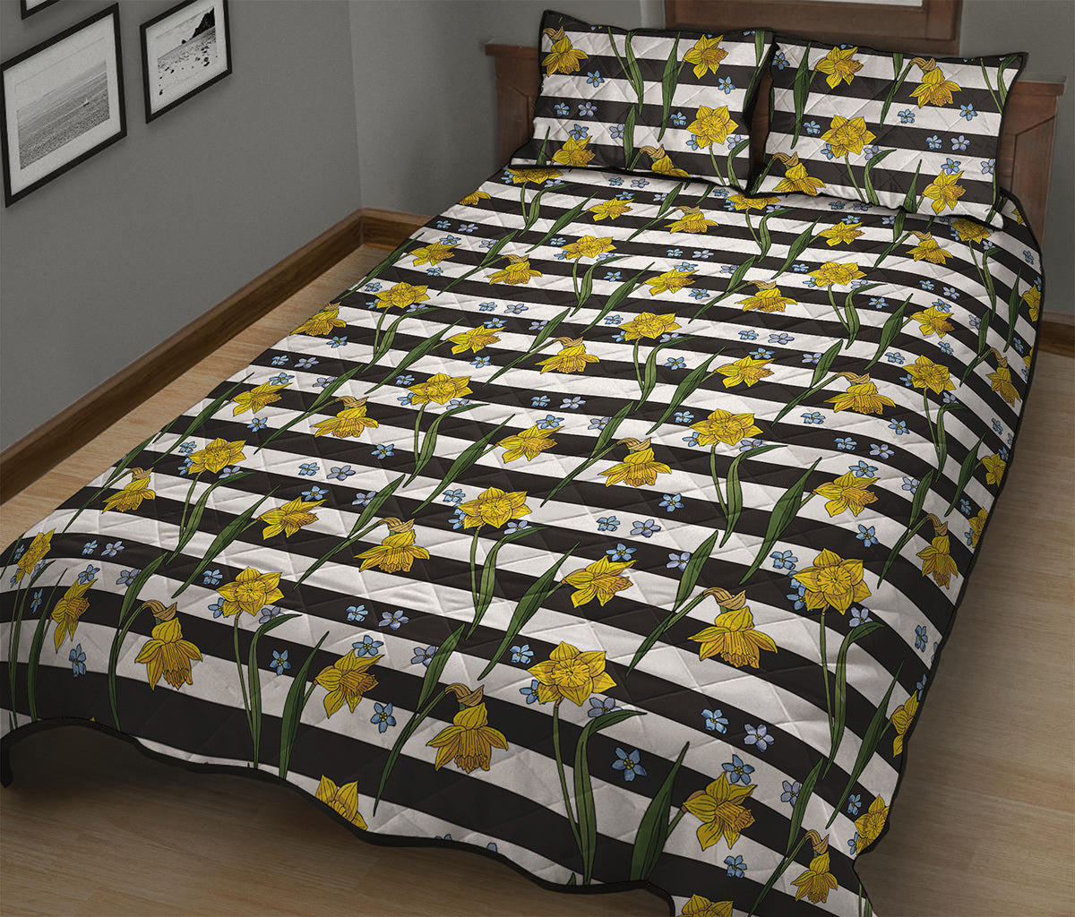 Yellow Daffodil Striped Pattern Print Quilt Bed Set