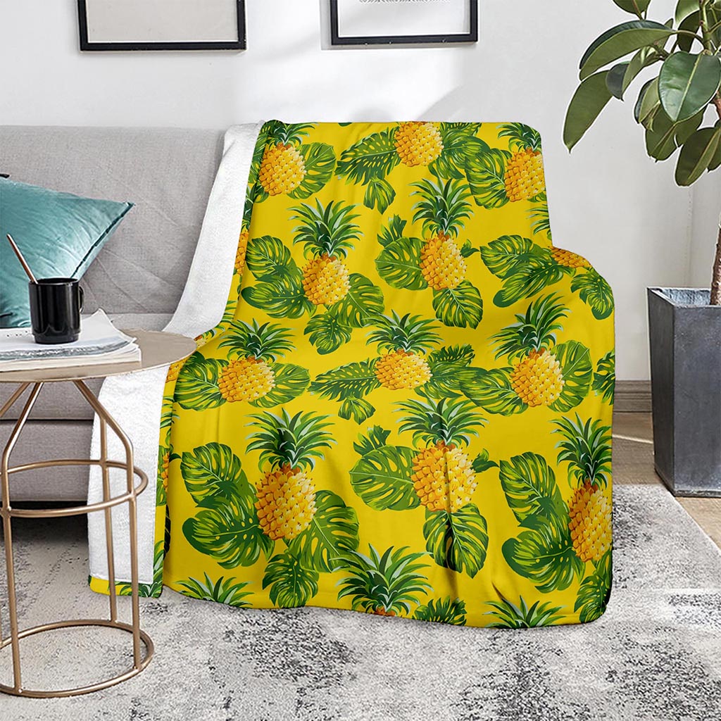 Yellow Tropical Pineapple Pattern Print Blanket
