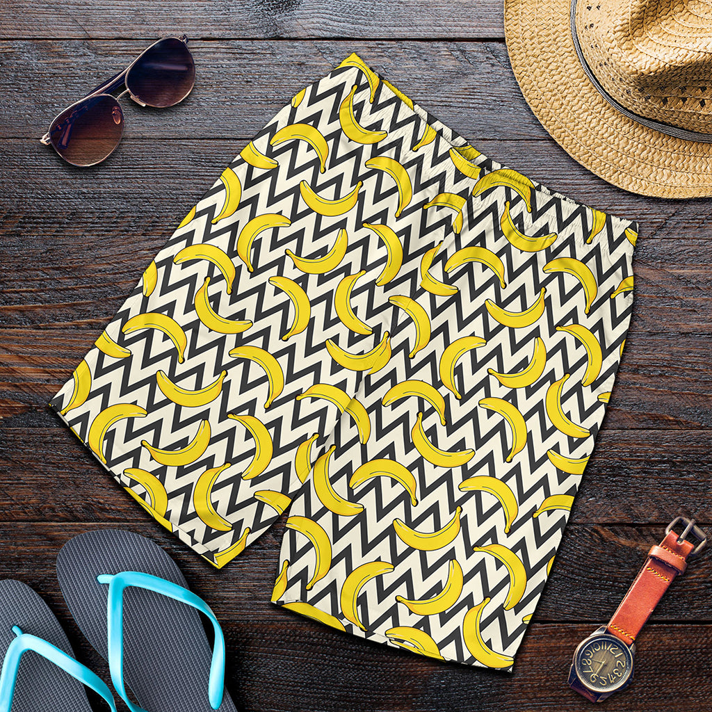 Zigzag Banana Pattern Print Men's Shorts