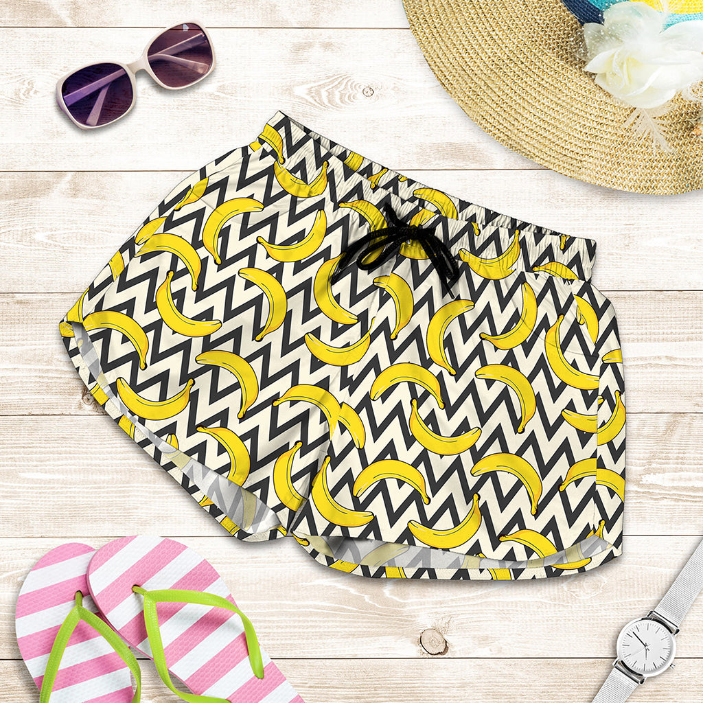 Zigzag Banana Pattern Print Women's Shorts