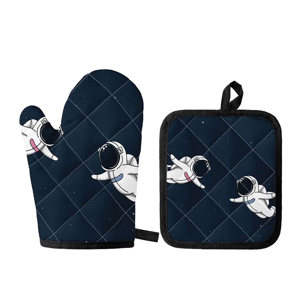 Astronaut Couple In Space Print Oven Mitt And Pot Holder Set