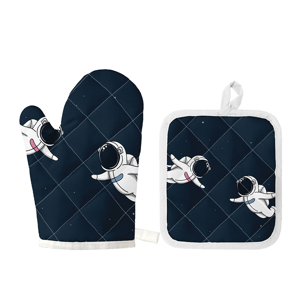 Astronaut Couple In Space Print Oven Mitt And Pot Holder Set
