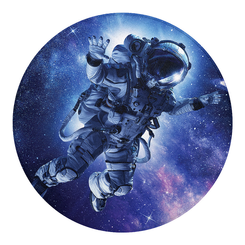 Astronaut On Space Mission Print Round Blanket