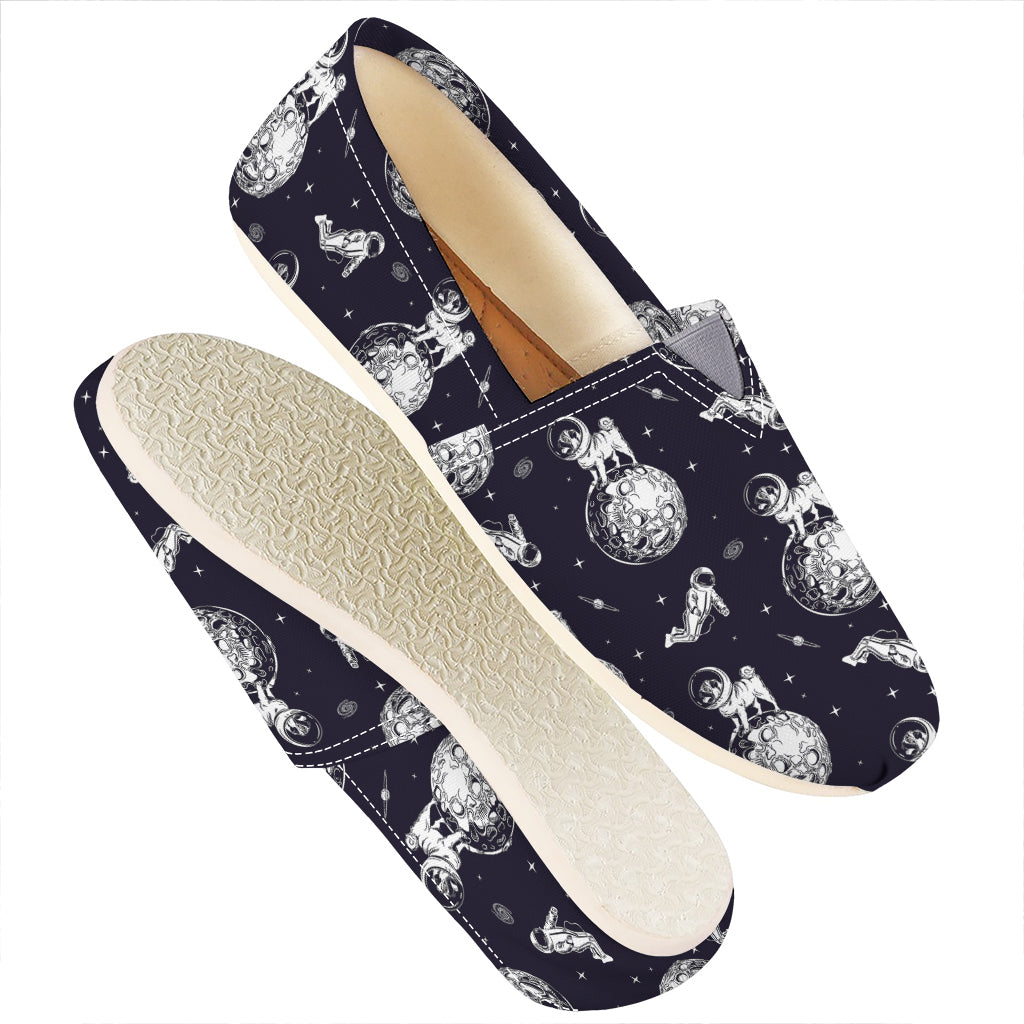 Astronaut Pug In Space Pattern Print Casual Shoes