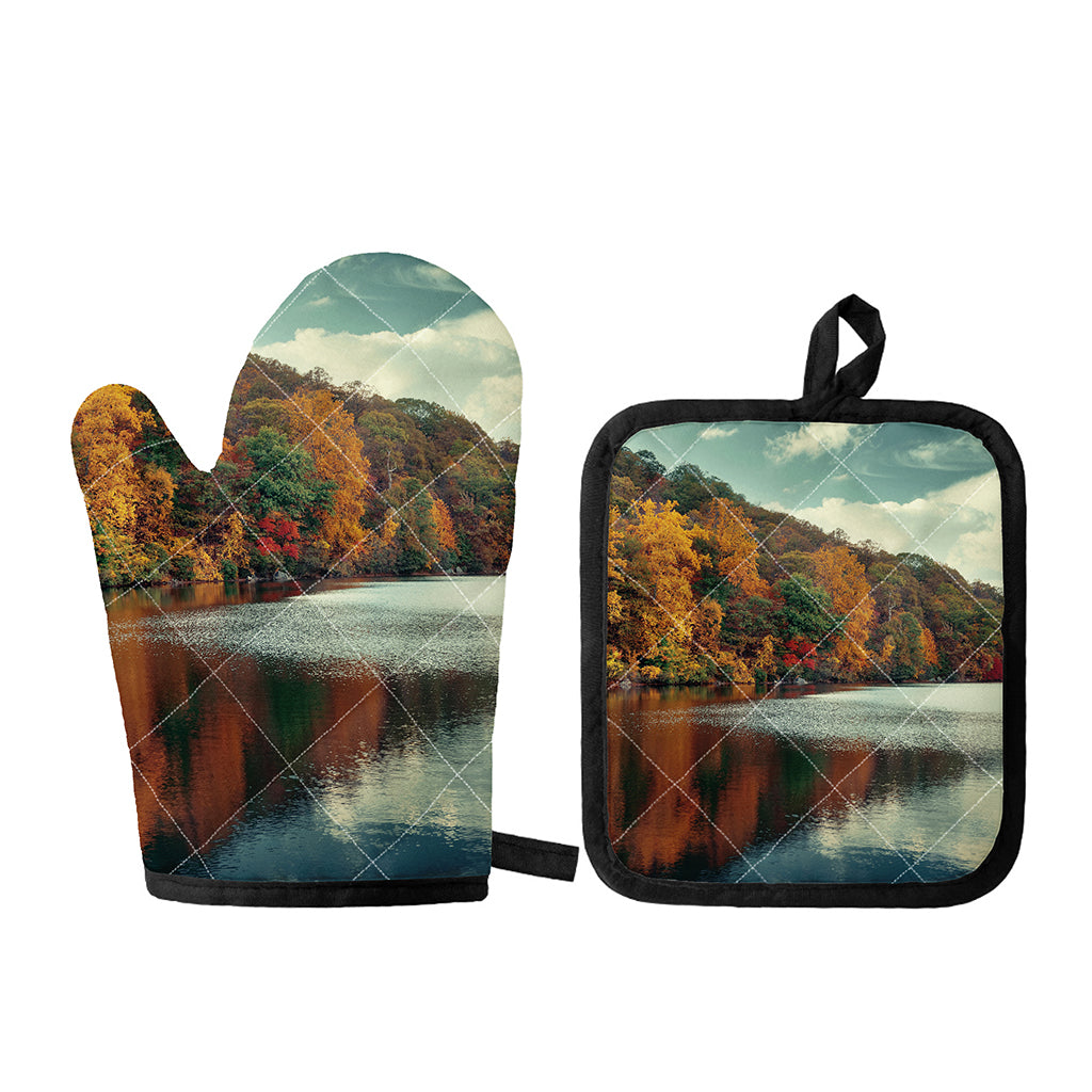 Autumn Lake Print Oven Mitt And Pot Holder Set