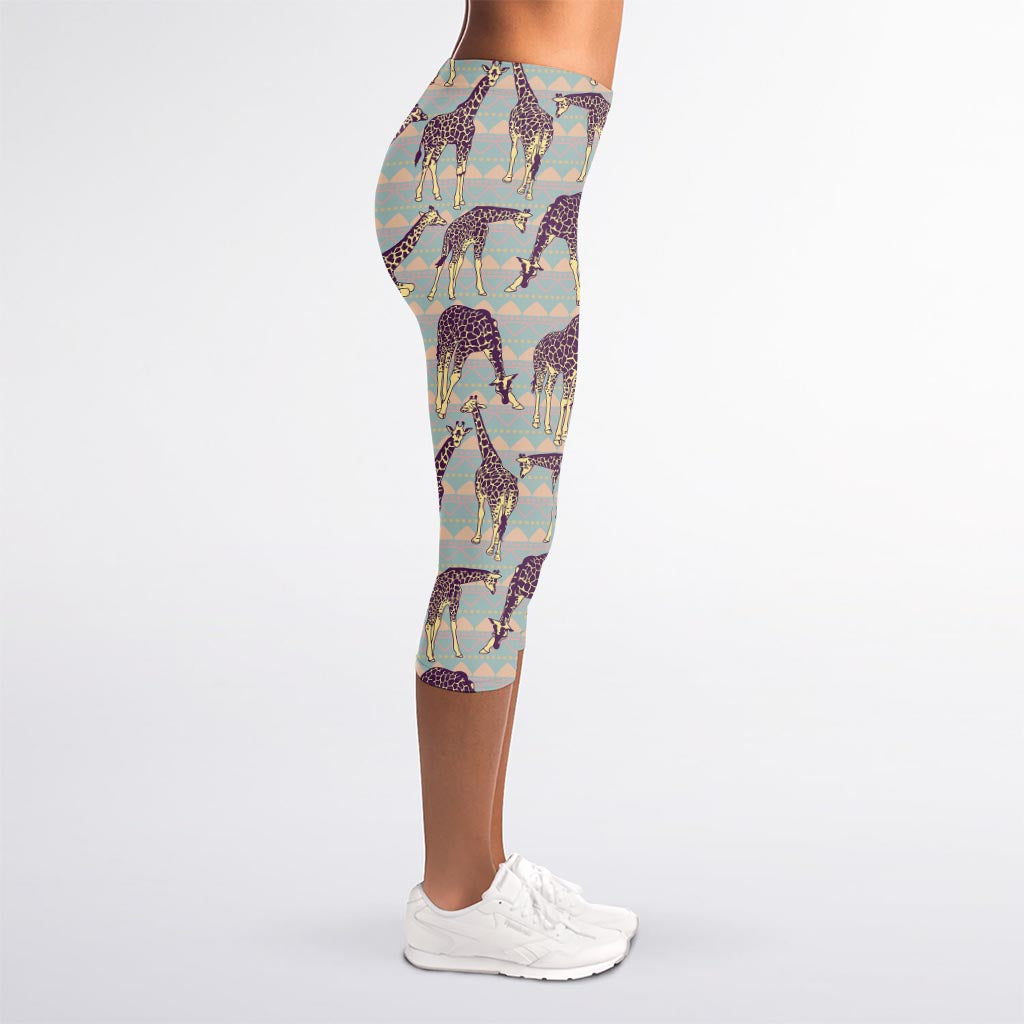 Aztec Giraffe Pattern Print Women's Capri Leggings