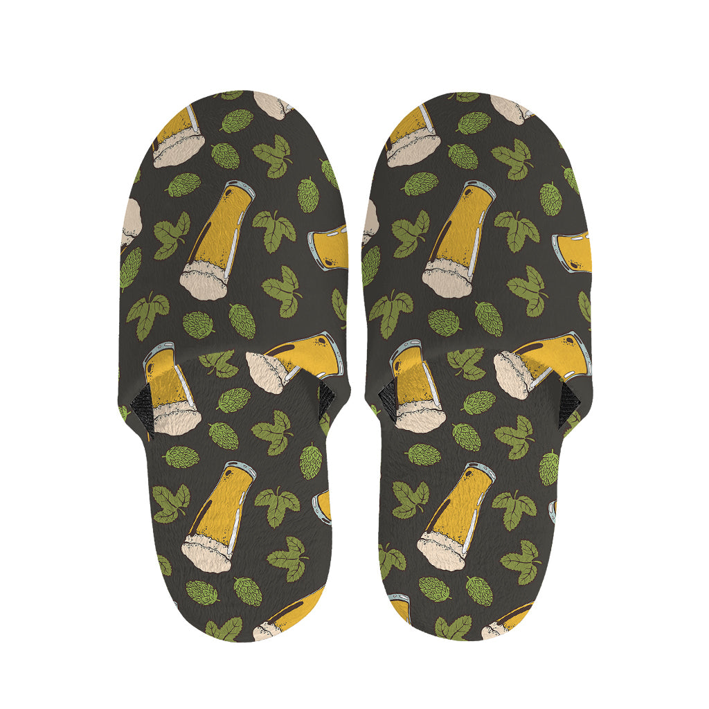 Beer Hop Cone And Leaf Pattern Print Slippers