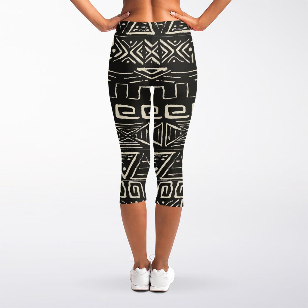 Beige Aztec Pattern Print Women's Capri Leggings