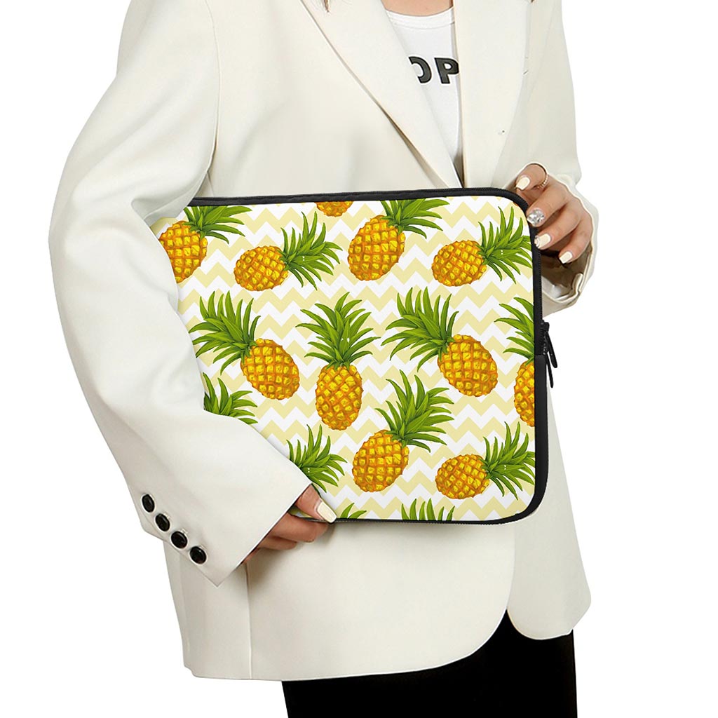Beige Zig Zag Pineapple Pattern Print Laptop Sleeve